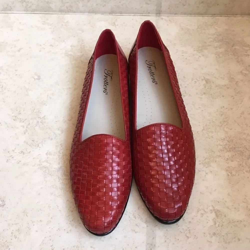 TROTTERS LIZ RED LEATHER FLATS‎